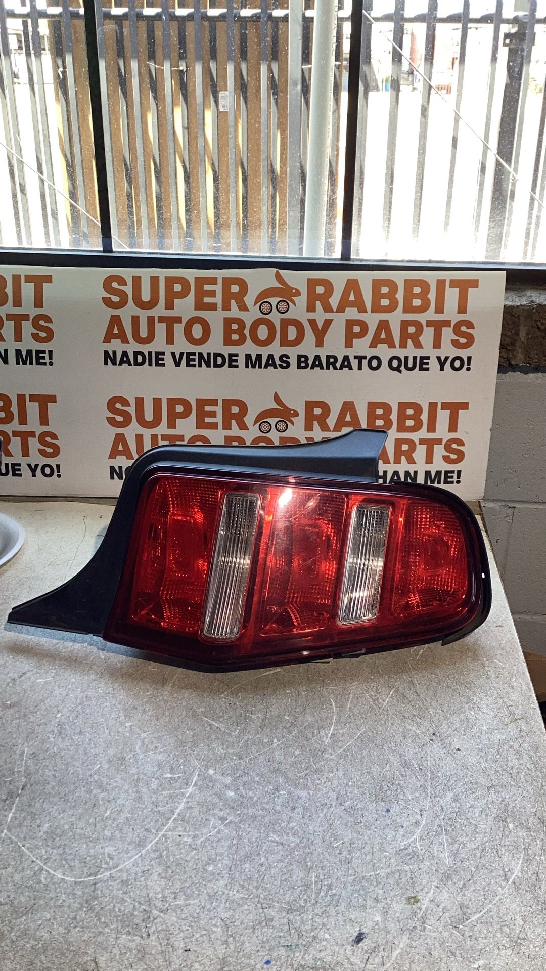 2010 Mustang Gt Passenger Tail Light Original Complete 2012