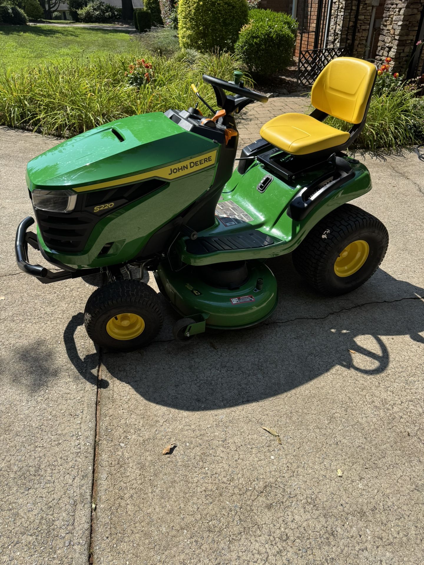 John Deere S220 Riding Mower – 42” Deck, <40 Hours, Mulch Kit Installed