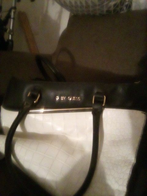 Guess Purse New Clean Nice Many Pockets Zippers Work