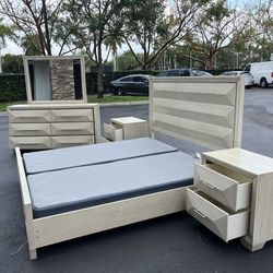 BEAUTIFUL SET KING W BOX SPRING / DRESSER W MIRROR & TWO NIGHTSTAND - BY SOFIA VERGARA - SOLID WOOD - LIKE NEW - Delivery Available