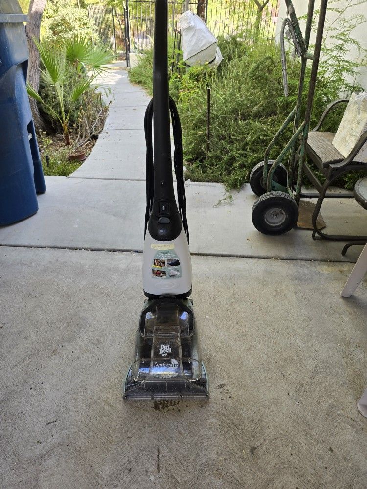 Dirt Devil Featherlite Carpet Cleaner