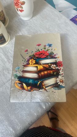 Hideable decorative box resembling a book