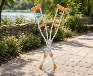 Underarm Crutches for Youth 4'6" - 5'2" Aluminum Adjustable Lightweight Ergonomic Walking Crutches with Underarm Pads and Hand Grips (1 Pair,