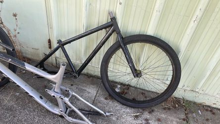3 Bikes not complete 2x 29” Fox suspension forks through axel 1@100 &1@110  vintage softride  gooseneck truvativ cranks and SE racing 3piece cranks
