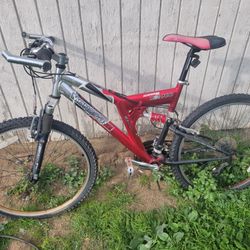 Mongoose 21 Speed Mountain Bike W Shocks