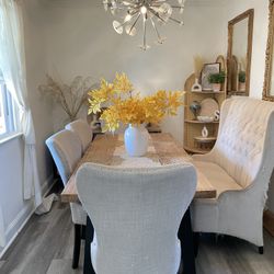 4 Upholstered Tufted Dining Chairs (4)