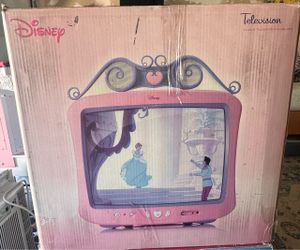 Disney Princess 19" CRT Television (Model DT1900-P-A).