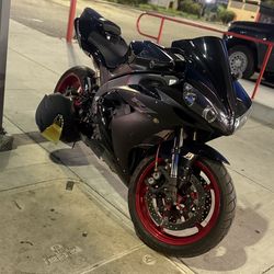 2005 Yamaha R1 Raven