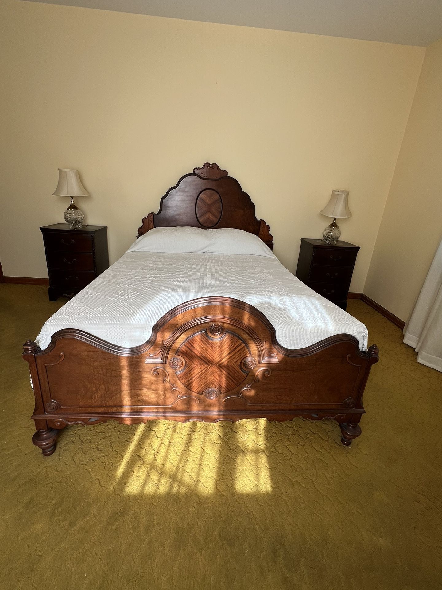 Antique mahogany Victorian full size bed