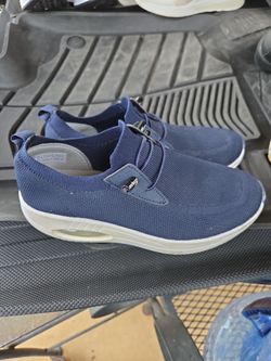 Ruideng Navy Blue Slip-On Mesh Walking Sneakers - Women's Size 6.5