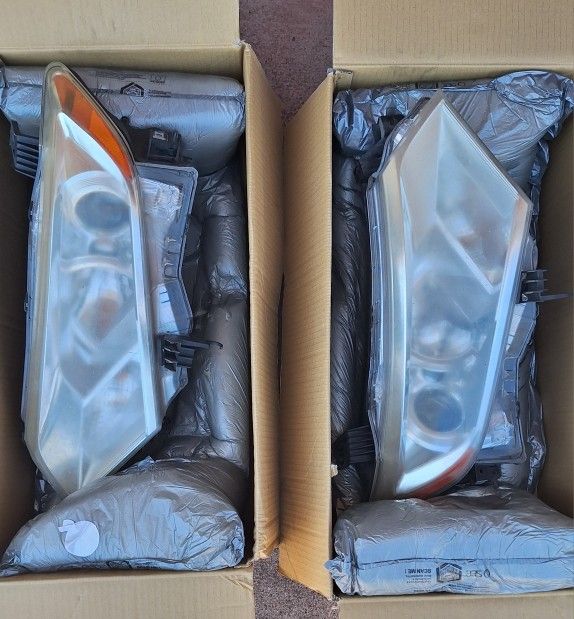 Headlight Assemblies Both Driver And Passenger 2015 Nissan Quest