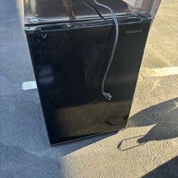 Mini Fridge Insignia 