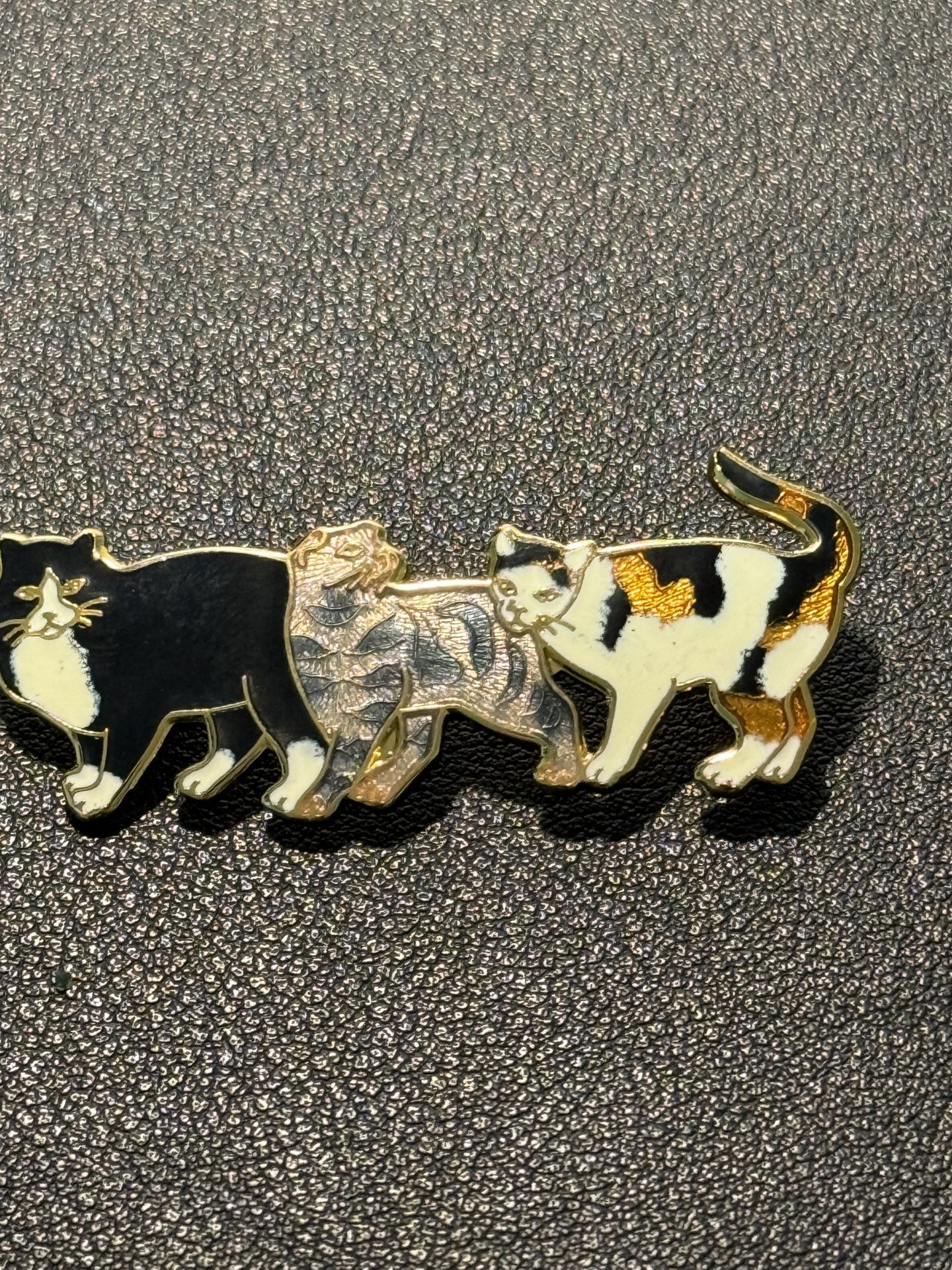 Fish Enterprise Vintage 1980s Cloisonne Enamel Cats Kitten Pin Brooch