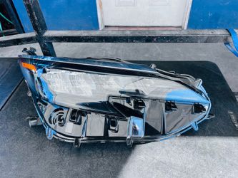 Toyota Sienna 2021-2026 right passenger side headlight Oem