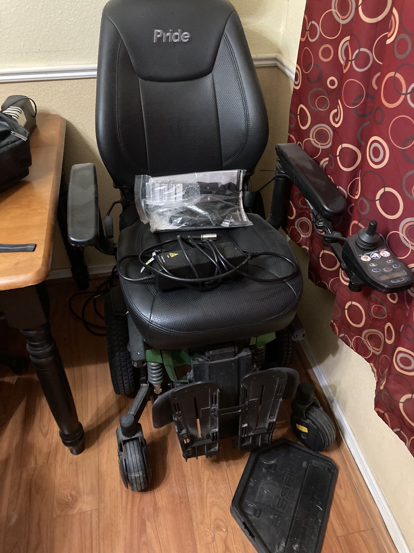 Mobility Quantum Q6 Edge 2.0 Power Wheelchair 