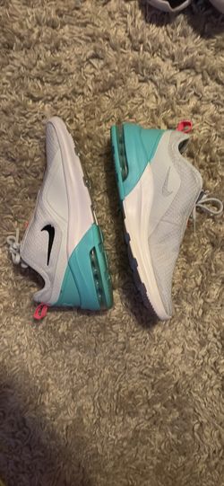 Women’s Nike Air Max Motion 2