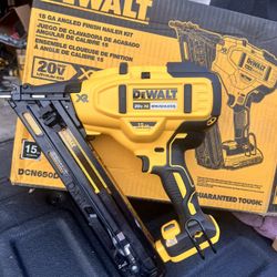 DEWALT 20V MAX* Finish Nailer, Angled, 15GA 