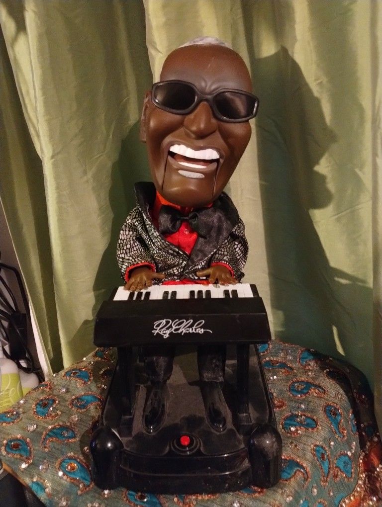 Ray Charles Singing Sways Back & Forth Toy With piano & Sunglasses No Battery Cover Works Perfectly Video Available 