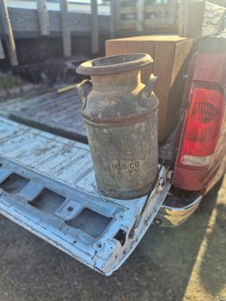 Vintage 3 gallon milk can