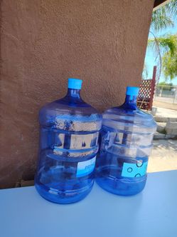 2 garrafones para  agua 💧 water jugs $4 each