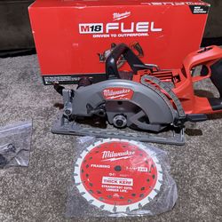 Milwaukee M18 FUEL 18V Lithium-Ion Cordless 7-1/4” Rear Handle Circular Saw (Tool-Only)