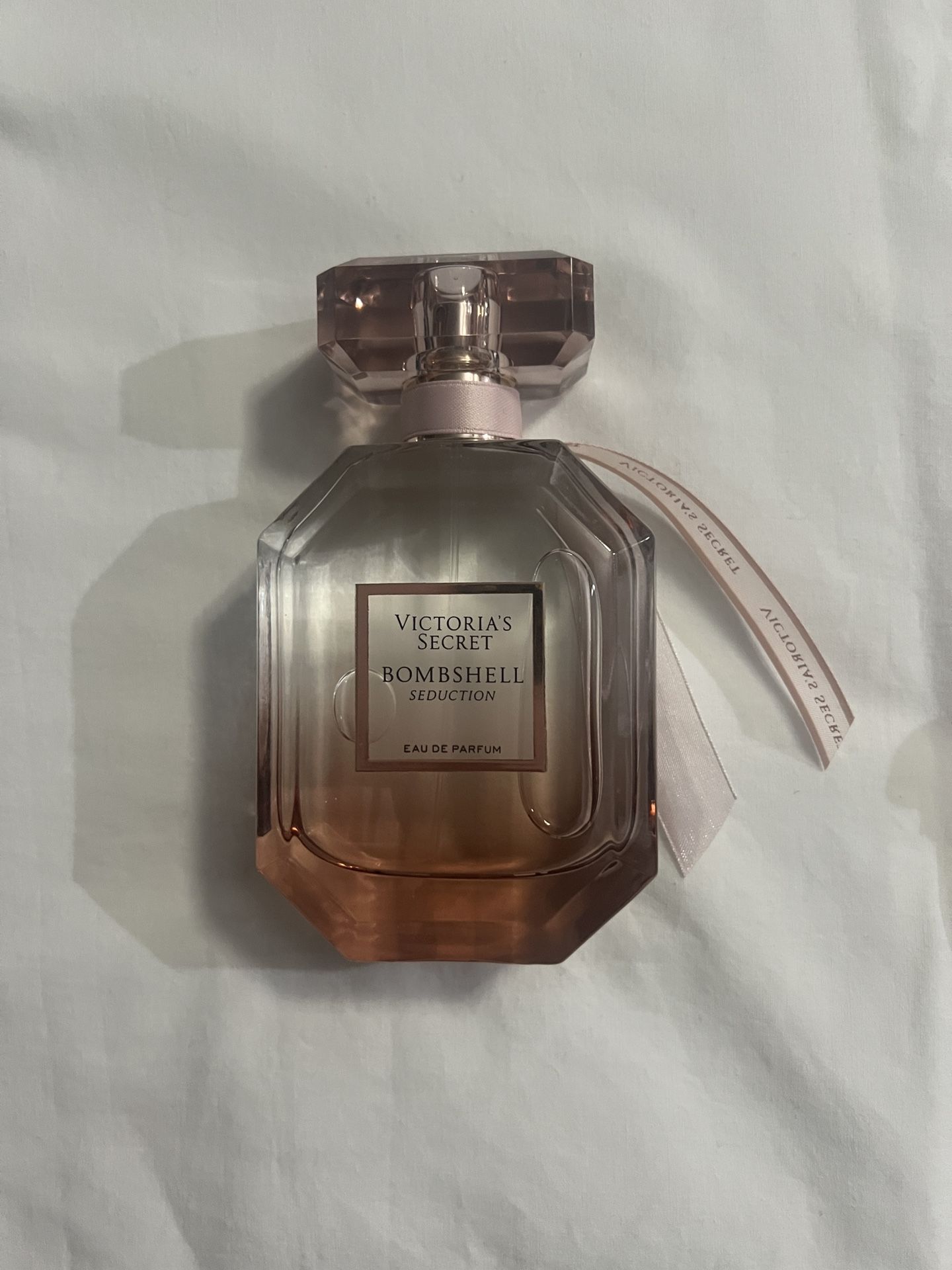 Victoria Secret Bombshell perfume 