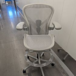 Herman Miller Aeron Remastered Drafting Stool Size B