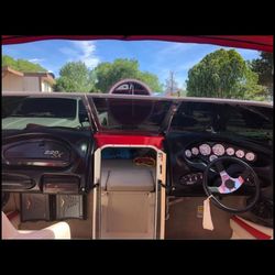 2002  Stingray. Excellent condition. Pocas horas.  Motor 350. Mag. MPI.   $12.000  or trade.