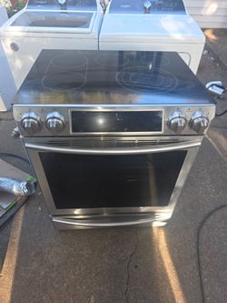 Samsung 30 Inch Slide-In Electric Range with Flex Duo Oven, Dual Convection, Temperature Probe, Self-Clean, 5 Smoothtop Elements, 5.8 cu. ft. Capacity