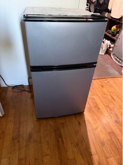 Mini fridge
