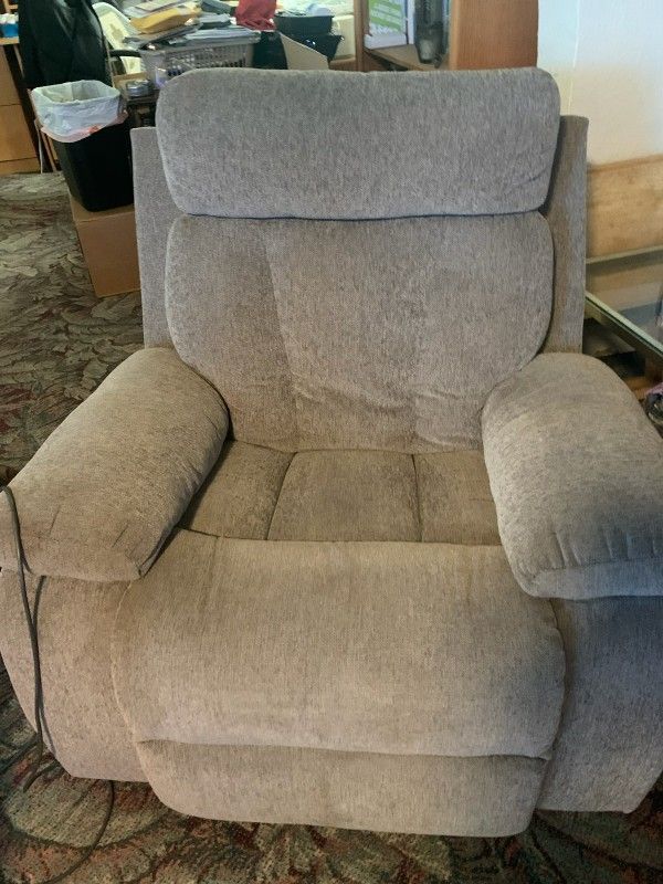 Recliner for Sale in Bakersfield, CA OfferUp