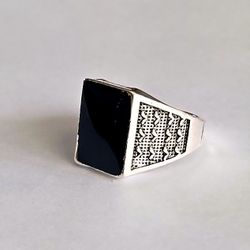 BEZEL SET BLACK ONYX SQUARE  MENS SIZE 9 QUALITY TITANIUM SILVER EMBOSSED RING