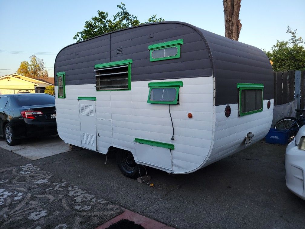 1992 Santa FE TIN CAN TRAILER