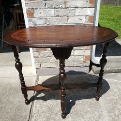 ANTIQUE  VICTORIAN  OVAL MAHOGANY  PARLOR END/ SIDE TABLE
