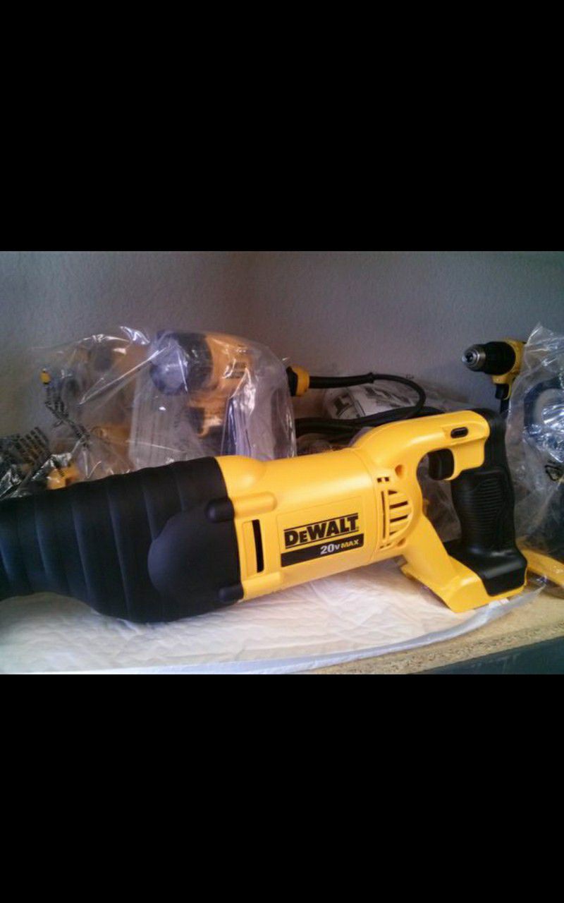 DEWALT 20V MAX CORDLESS OR CORDED DUAL POWER FAN LIKE NEW TOOL ONLY