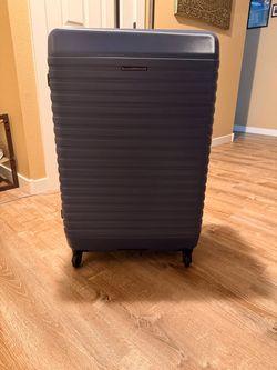 Perry Ellis Portfolio Greyson 32” Hardside Spinner Luggage – NEW WITH TAGS