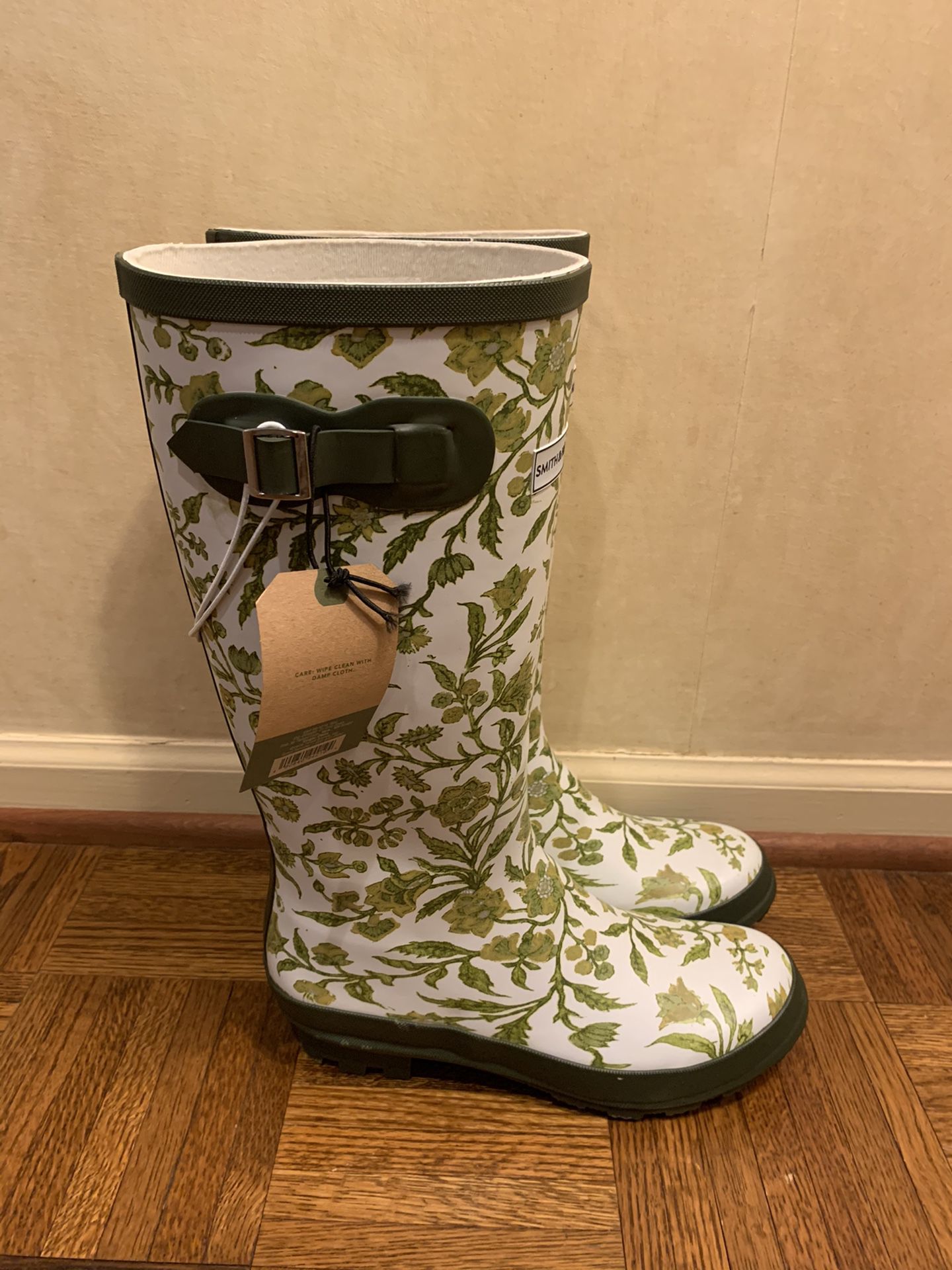 NWT Rain boots floral, size 8