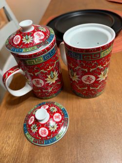 Set of 2 Chinese Porcelain Tea Mugs with Infusers & Lids