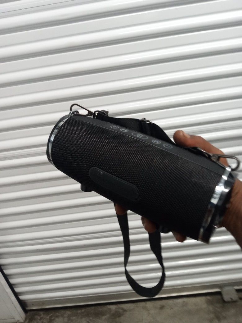 Bluetooth Speaker (Brand New)