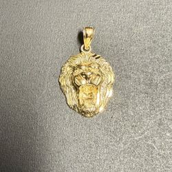 🔥 10K Gold Lion Head Pendant – Bold & Eye-Catching 🔥