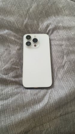 White IPhone 14 Pro