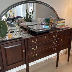 Stunning vintage mid century federal style buffet table / credenza / sideboard
