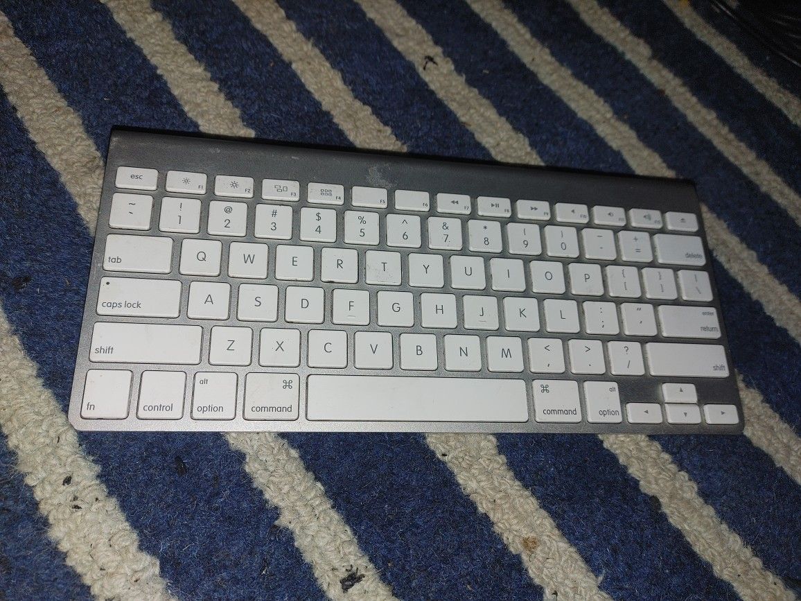 Apple Keyboard
