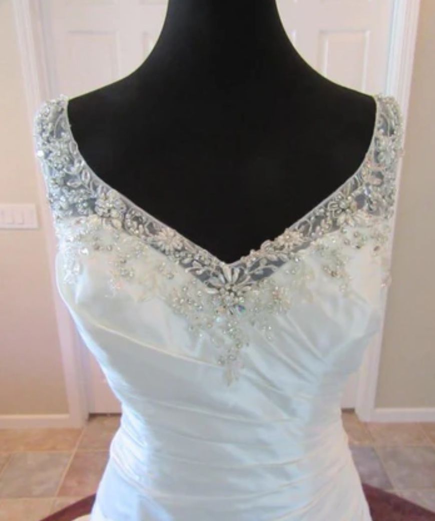 Wedding dress - NEW WITH TAG - Sophia tolli gown 