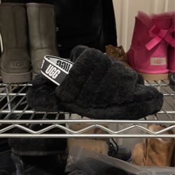 Kids Size 1 Ugg Slides 