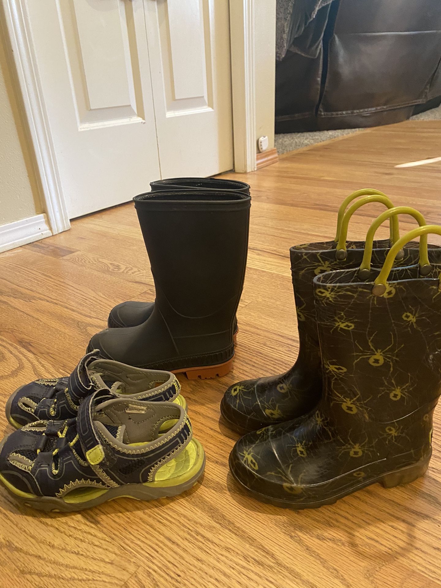 Toddler Size 9/10 Rain Boots And Slippers