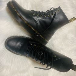 LIKE NEW!! Women’s Size 10 Doc Martens