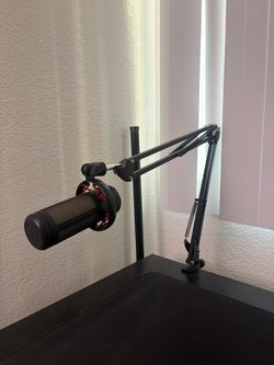 Gaming Microphone with Adjustable Boom Arm