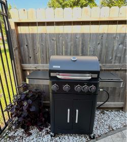NEW Propane grill with griddle and side burner