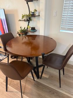 Round Dining Table with 4 Chairs